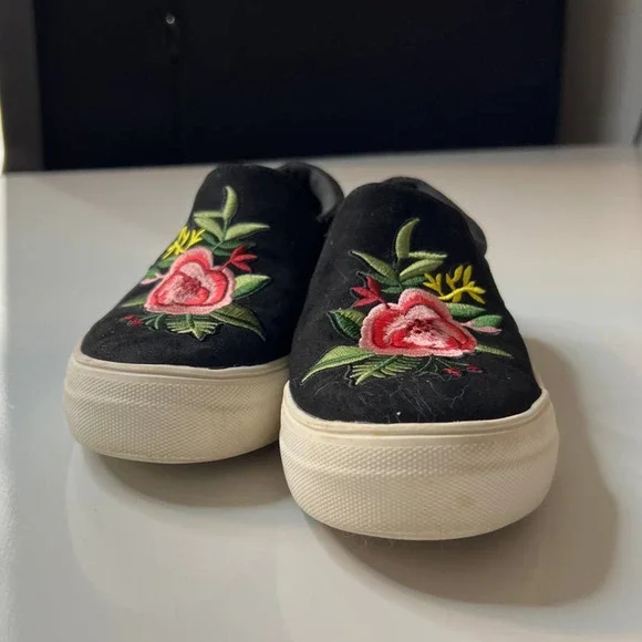 Big Buddha Black Embroidered Flowers Slip-on Skate Suede Loafers- 9 - Picture 3 of 9